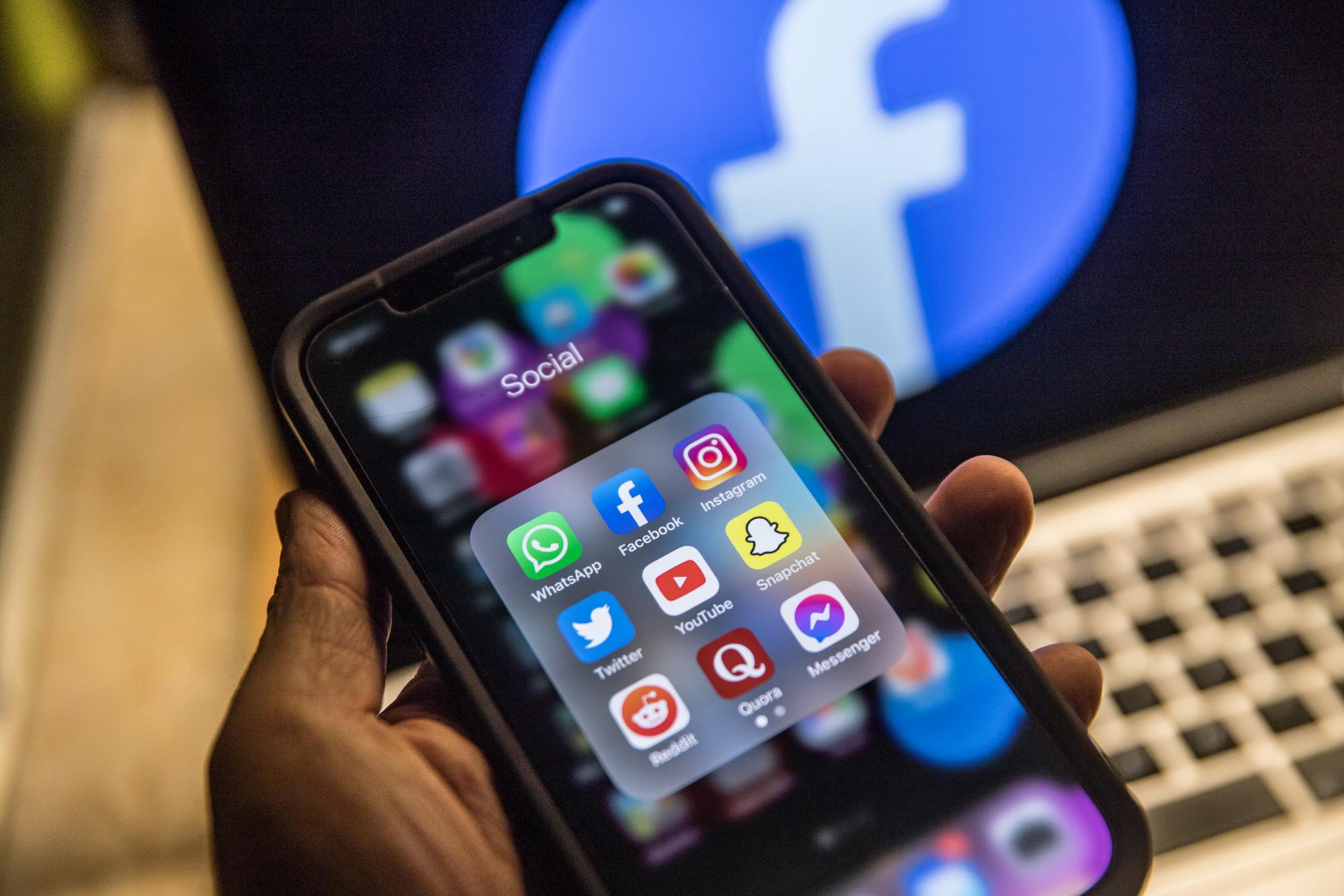 "Не кожен, хто має мікрофон - експерт". Як не стати жертвою дезінформації: поради з книги "Майстерня брехні"